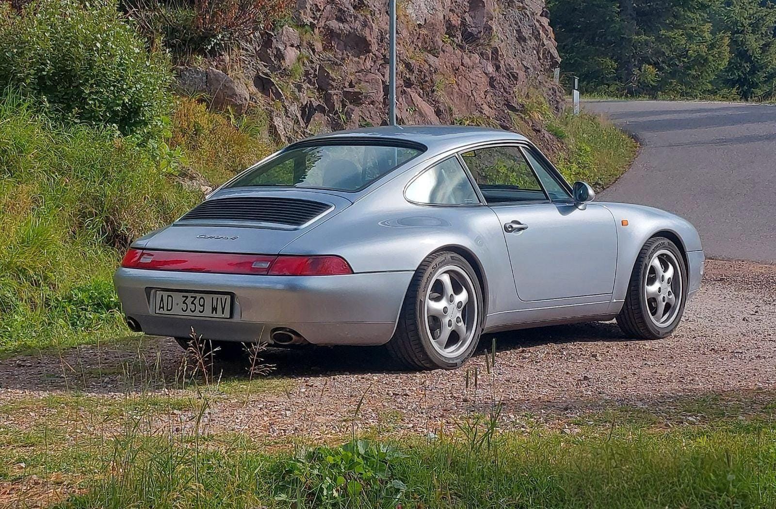 1995 Porsche  911 (993) Carrera 4 - Image 5